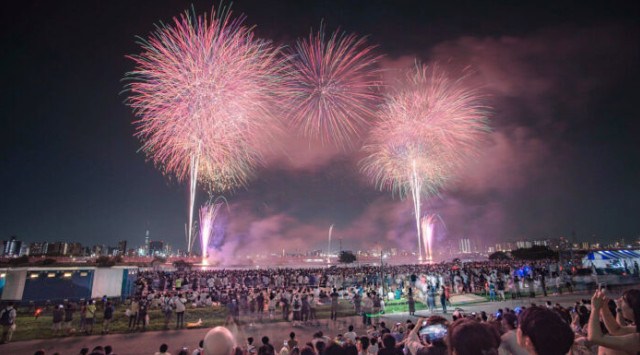 荒川河川敷　花火大会
